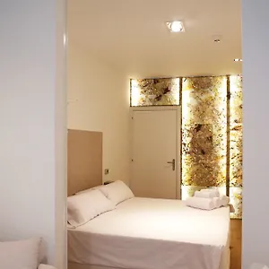 ** Konukevi Cosmopolitan Boutique Rambla İspanya